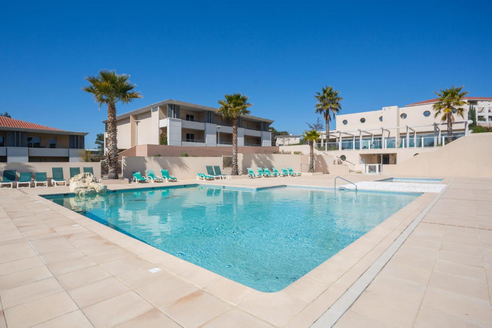 Location D'Un Superbe Appartement Avec Piscine Roquebrune-sur Argens Zewnętrze zdjęcie