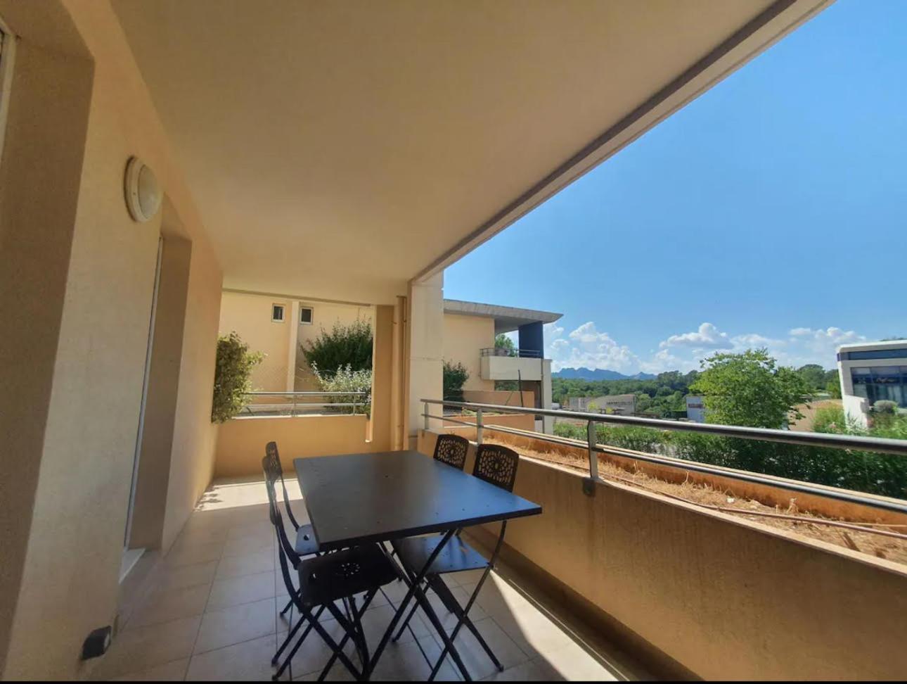 Location D'Un Superbe Appartement Avec Piscine Roquebrune-sur Argens Zewnętrze zdjęcie