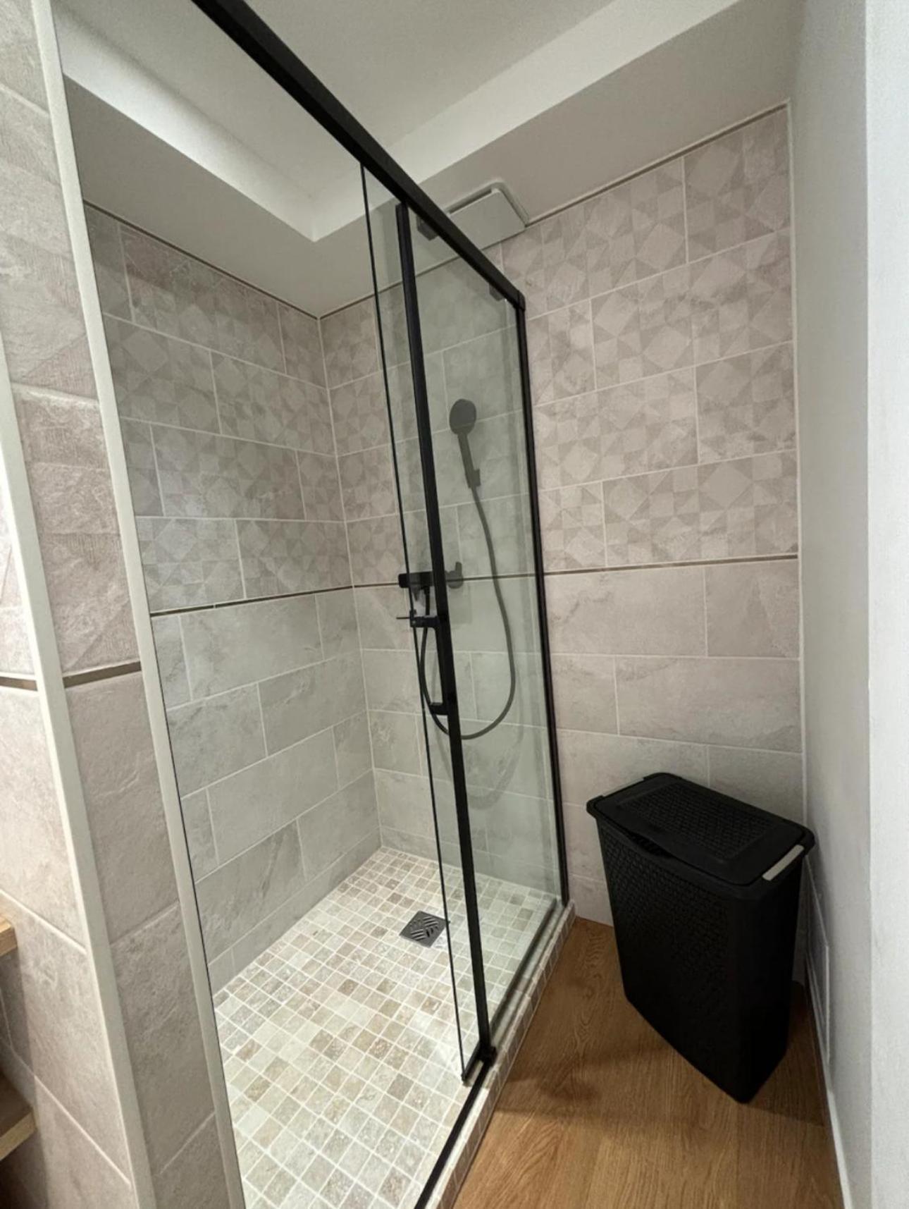 Location D'Un Superbe Appartement Avec Piscine Roquebrune-sur Argens Zewnętrze zdjęcie