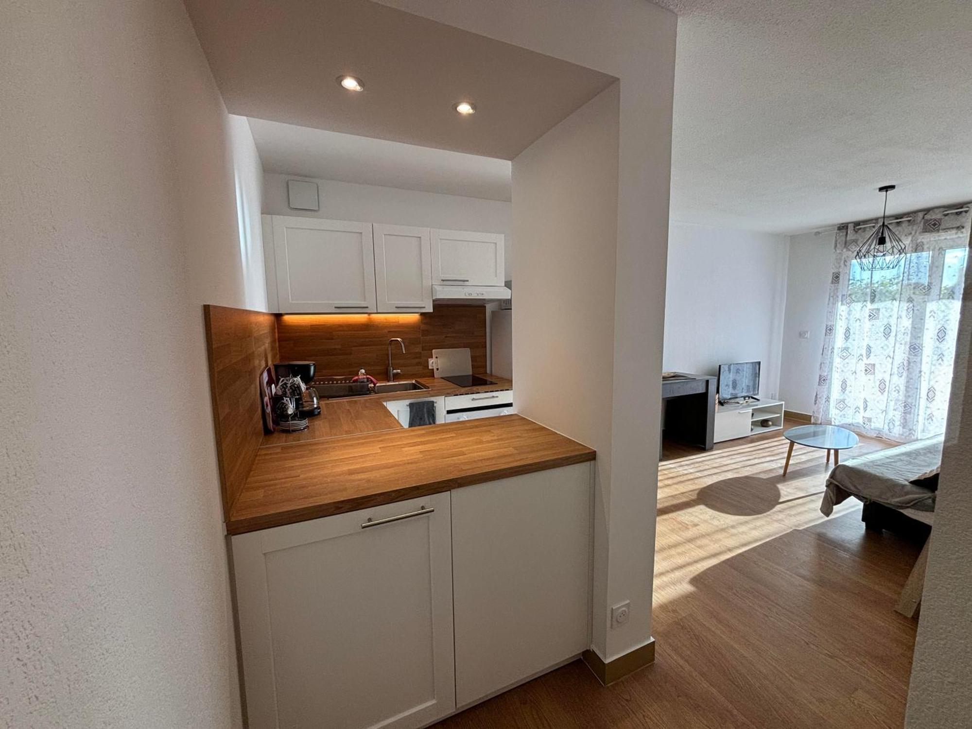 Location D'Un Superbe Appartement Avec Piscine Roquebrune-sur Argens Zewnętrze zdjęcie